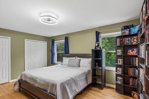 Tiny photo for 57 S Emerald Avenue, Mundelein, IL 60060 (MLS # 12675328)