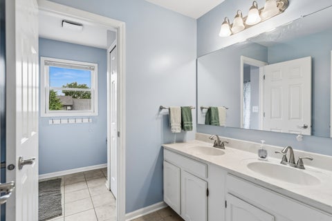 Tiny photo for 57 S Emerald Avenue, Mundelein, IL 60060 (MLS # 12675328)