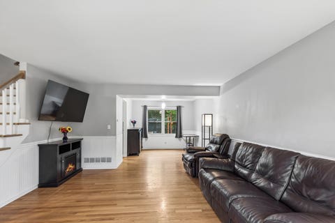 Tiny photo for 57 S Emerald Avenue, Mundelein, IL 60060 (MLS # 12675328)