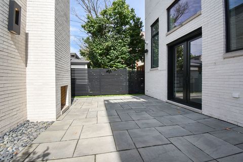 Tiny photo for 3644 N Bosworth Avenue, Chicago, IL 60613 (MLS # 12477927)