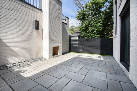 Tiny photo for 3644 N Bosworth Avenue, Chicago, IL 60613 (MLS # 12477927)