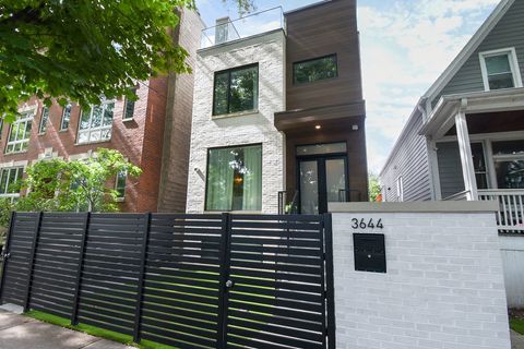 Photo of 3644 N Bosworth Avenue, Chicago, IL 60613 (MLS # 12477927)