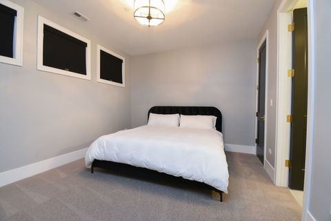 Tiny photo for 3644 N Bosworth Avenue, Chicago, IL 60613 (MLS # 12477927)