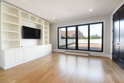 Tiny photo for 3644 N Bosworth Avenue, Chicago, IL 60613 (MLS # 12477927)