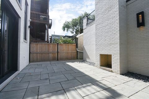 Tiny photo for 3644 N Bosworth Avenue, Chicago, IL 60613 (MLS # 12477927)