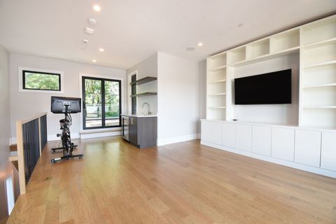 Tiny photo for 3644 N Bosworth Avenue, Chicago, IL 60613 (MLS # 12477927)