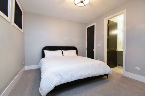 Tiny photo for 3644 N Bosworth Avenue, Chicago, IL 60613 (MLS # 12477927)