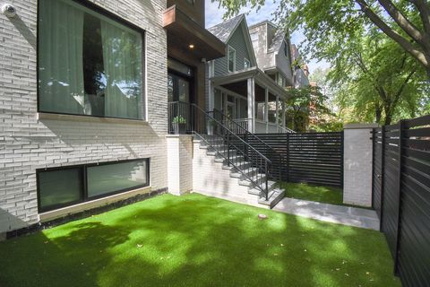 Tiny photo for 3644 N Bosworth Avenue, Chicago, IL 60613 (MLS # 12477927)