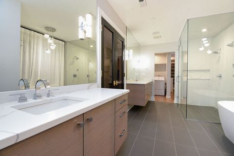 Tiny photo for 3644 N Bosworth Avenue, Chicago, IL 60613 (MLS # 12477927)