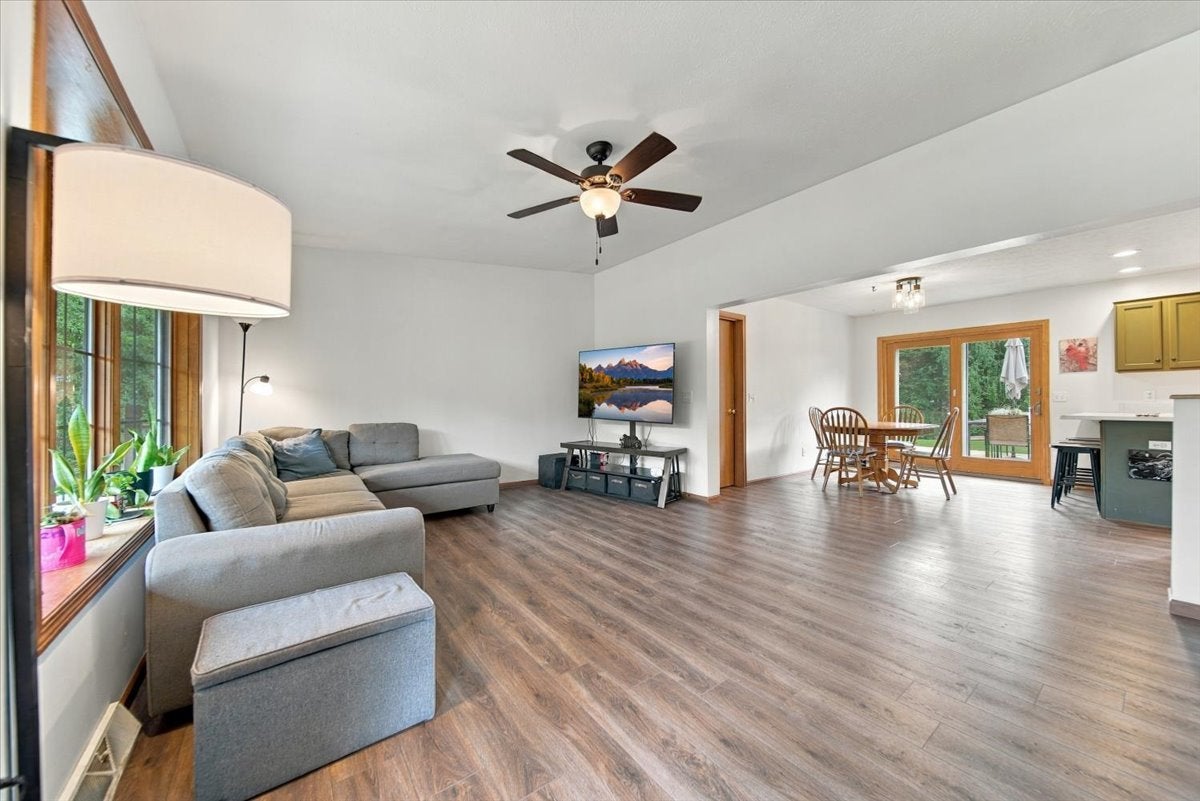 208 Willow Lane