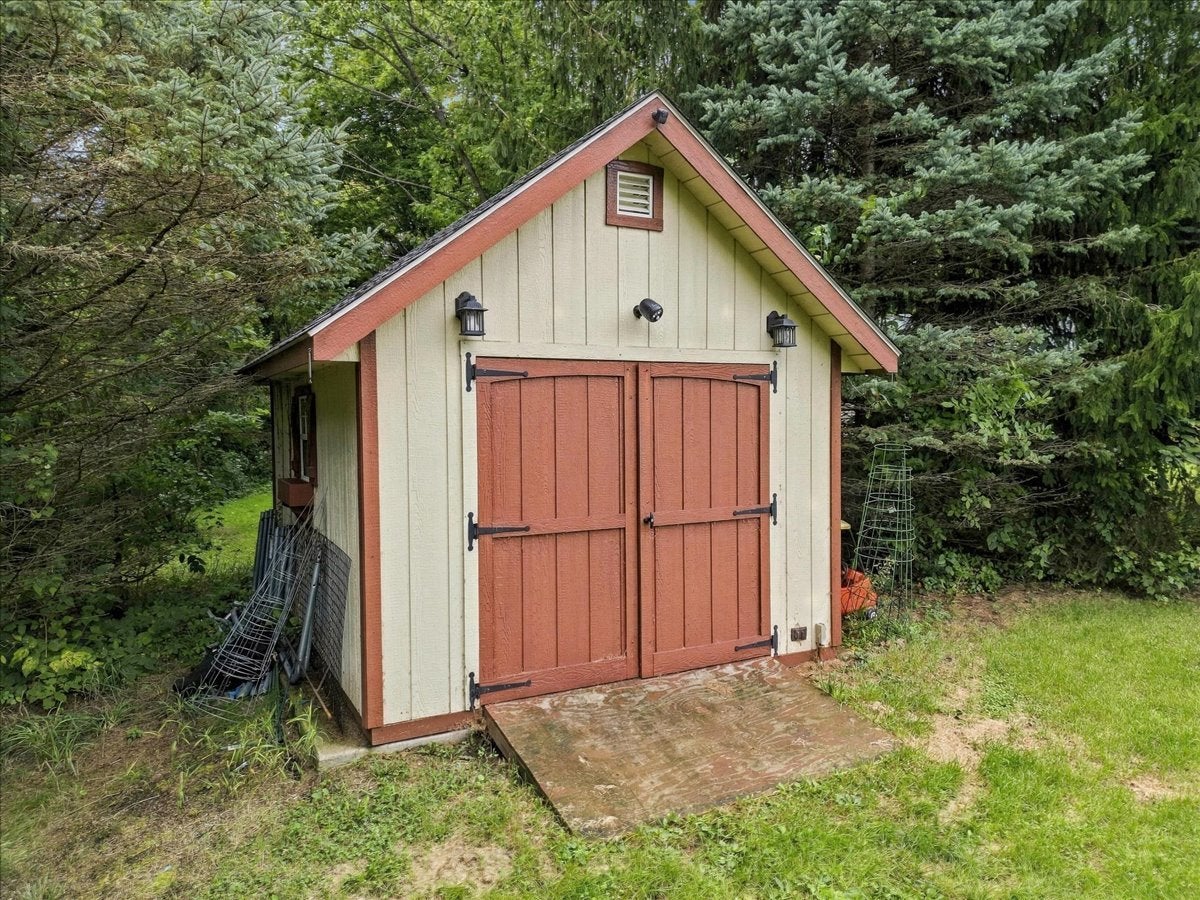 208 Willow Lane