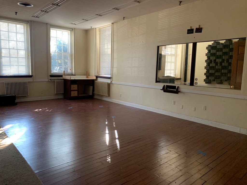 2450 W Hubbard Street