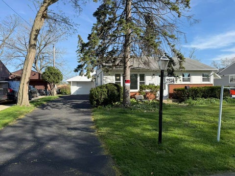 Photo of 2814 Cardinal Drive, Rolling Meadows, IL 60008 (MLS # 12660491)
