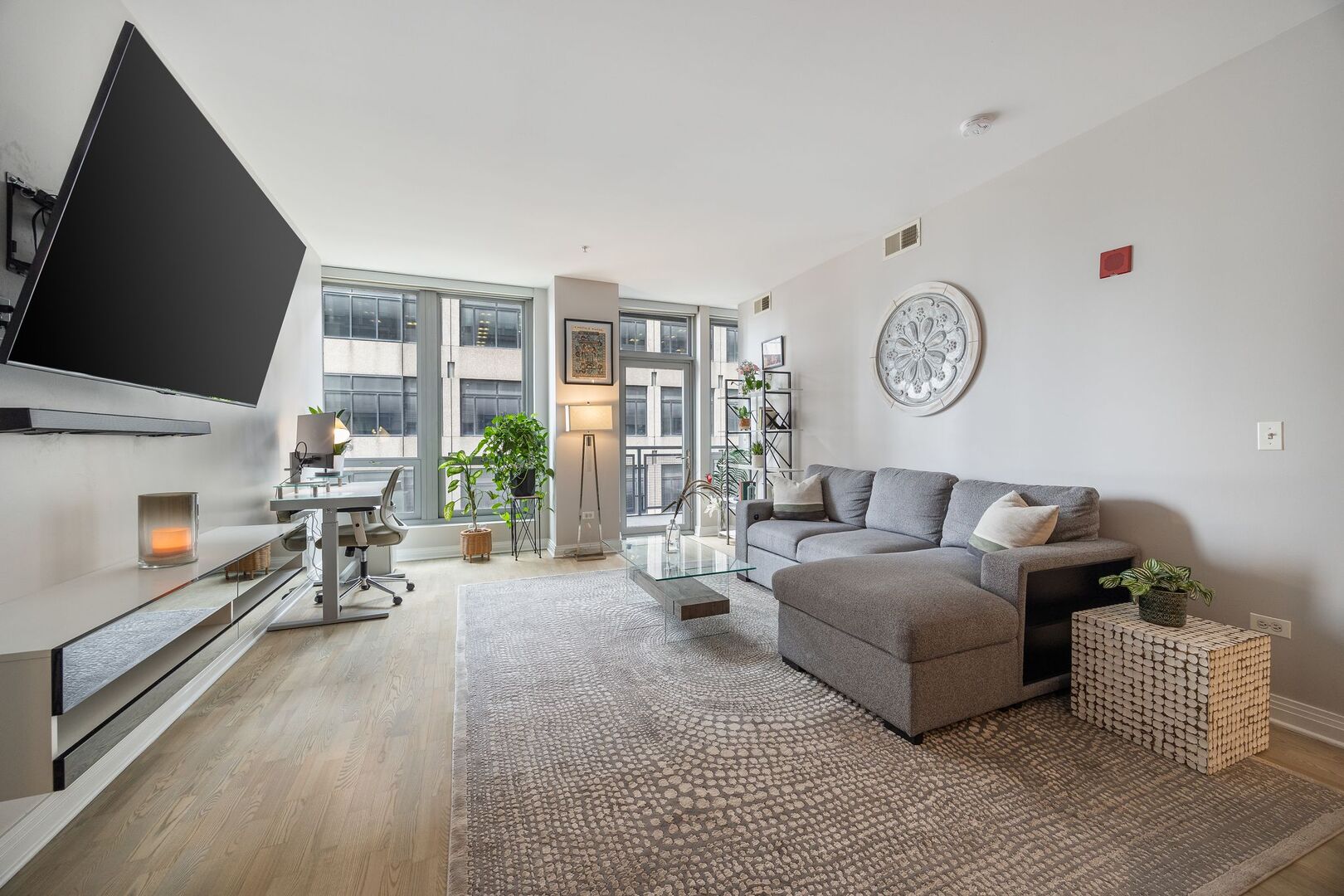 565 W Quincy Street 904