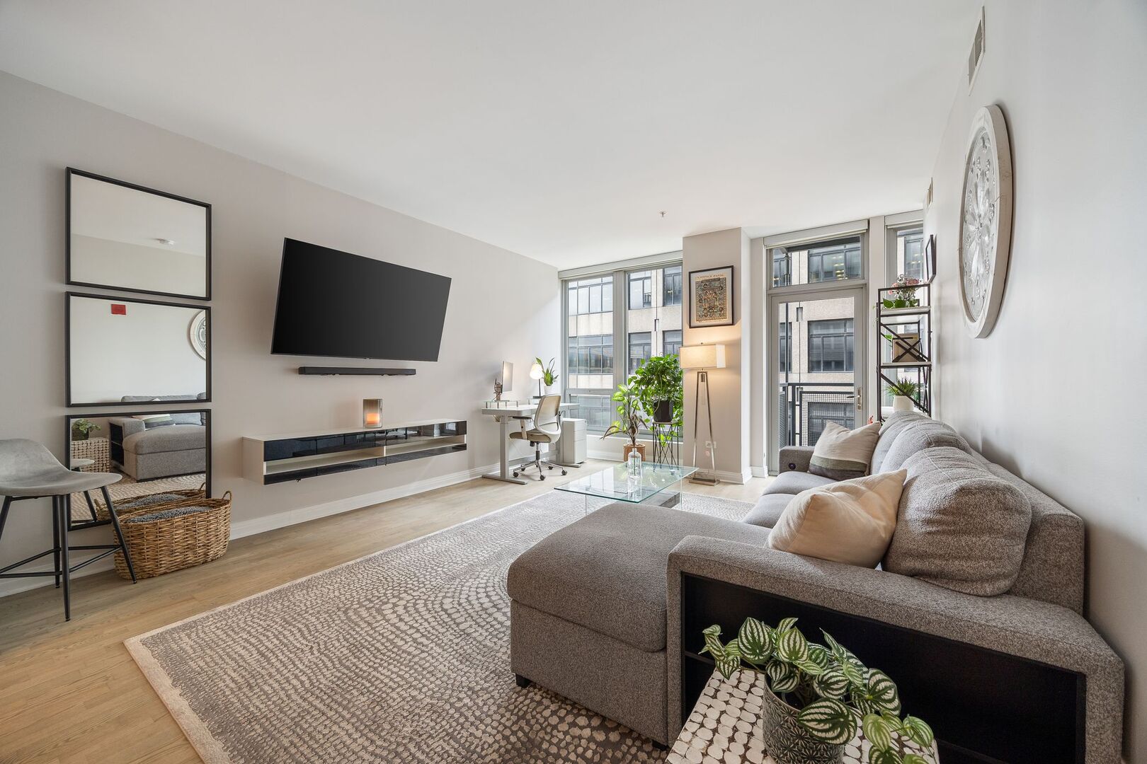 565 W Quincy Street 904