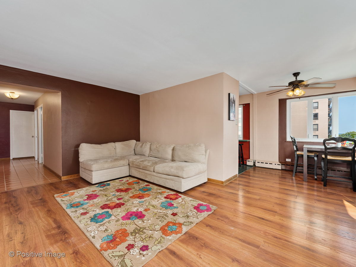 700 W Bittersweet Place 806