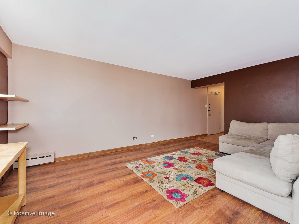 700 W Bittersweet Place 806