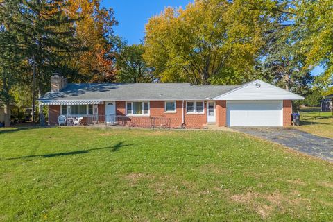 Photo of 1006 Maple Hill Road, Bloomington, IL 61705 (MLS # 12506557)