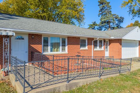 Tiny photo for 1006 Maple Hill Road, Bloomington, IL 61705 (MLS # 12506557)