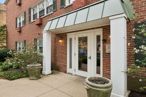 Tiny photo for 1414 Elmwood Avenue #1G, Evanston, IL 60201 (MLS # 12598650)