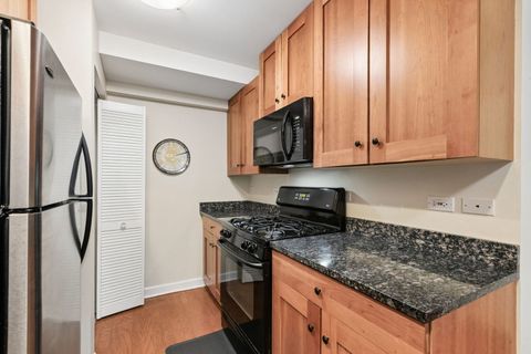 Tiny photo for 1414 Elmwood Avenue #1G, Evanston, IL 60201 (MLS # 12598650)