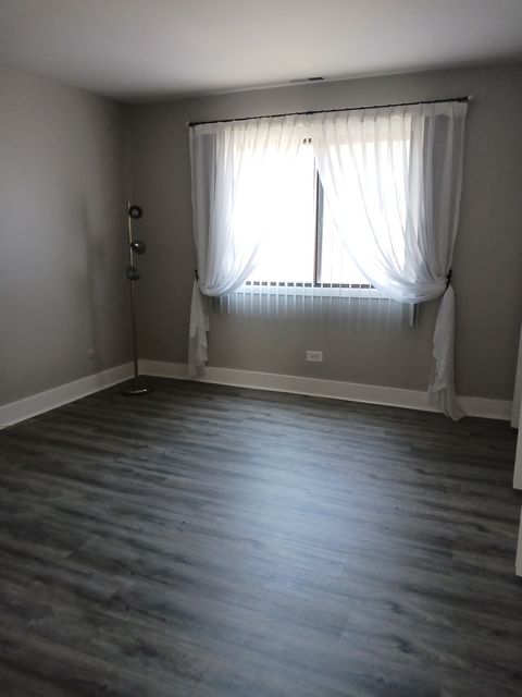 Tiny photo for 9330 HAMILTON Court #E, Des Plaines, IL 60016 (MLS # 12500475)