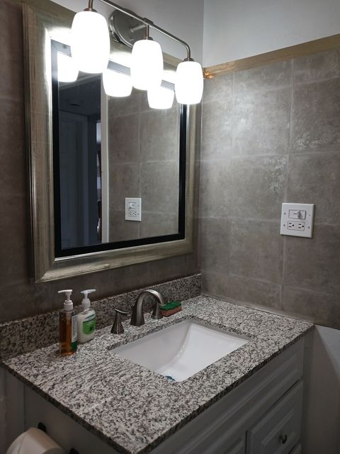 Tiny photo for 9330 HAMILTON Court #E, Des Plaines, IL 60016 (MLS # 12500475)