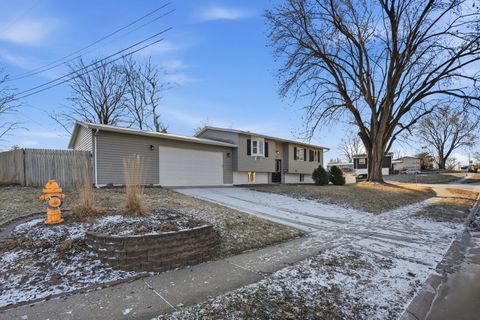 Tiny photo for 4153 Greenbrier Drive, Bettendorf, IA 52722 (MLS # 12557756)