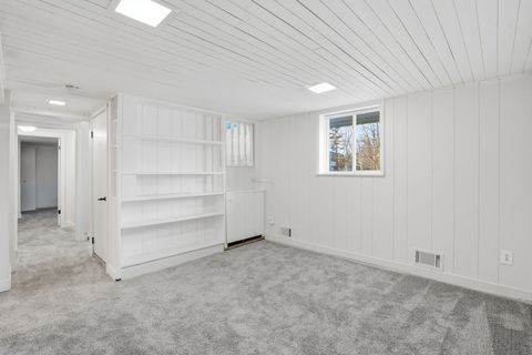 Tiny photo for 4153 Greenbrier Drive, Bettendorf, IA 52722 (MLS # 12557756)