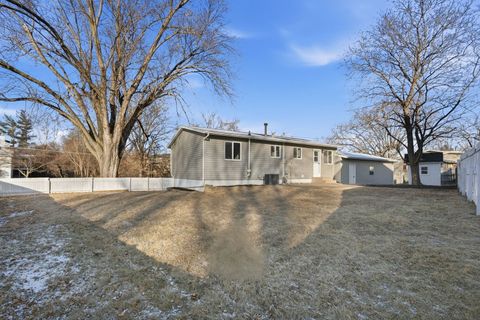Tiny photo for 4153 Greenbrier Drive, Bettendorf, IA 52722 (MLS # 12557756)