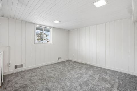 Tiny photo for 4153 Greenbrier Drive, Bettendorf, IA 52722 (MLS # 12557756)