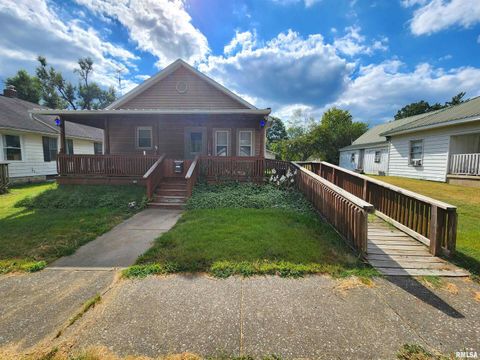Photo of 413 N 8TH Street, Herrin, IL 62948 (MLS # EB459670)