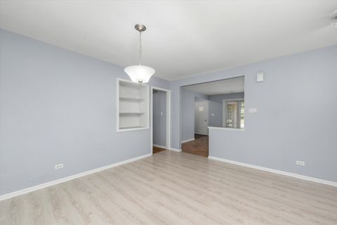 Tiny photo for 824 Oxford Street, Downers Grove, IL 60516 (MLS # 12509641)