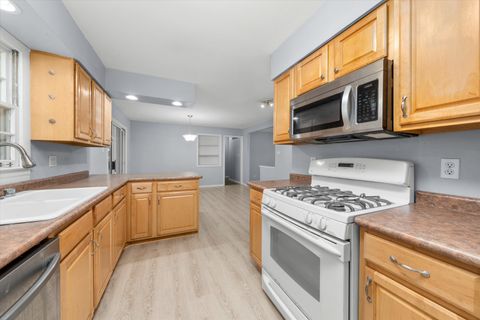 Tiny photo for 824 Oxford Street, Downers Grove, IL 60516 (MLS # 12509641)