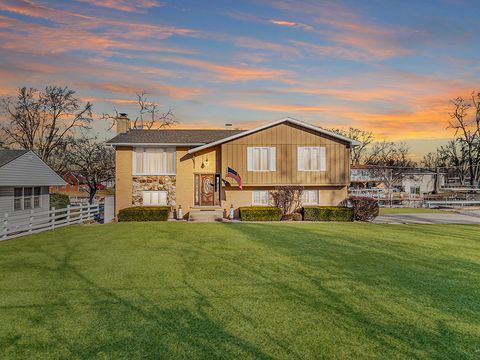 Tiny photo for 3000 Miller Drive, McHenry, IL 60050 (MLS # 12435861)