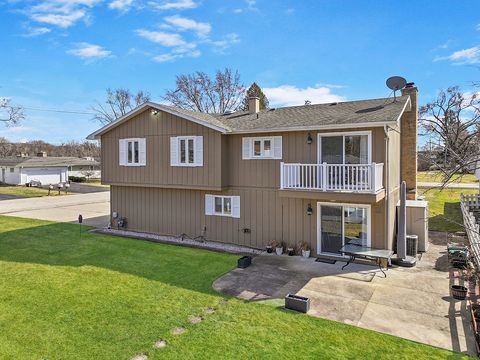 Tiny photo for 3000 Miller Drive, McHenry, IL 60050 (MLS # 12435861)