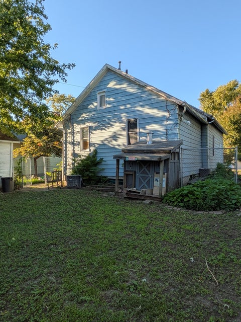 Tiny photo for 819 E Monroe Street, Bloomington, IL 61701 (MLS # 12780945)