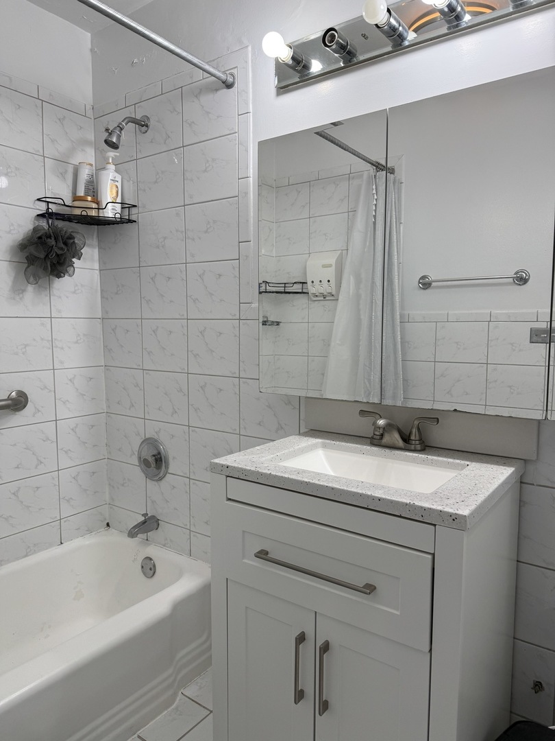 6301 N Sheridan Road 9M