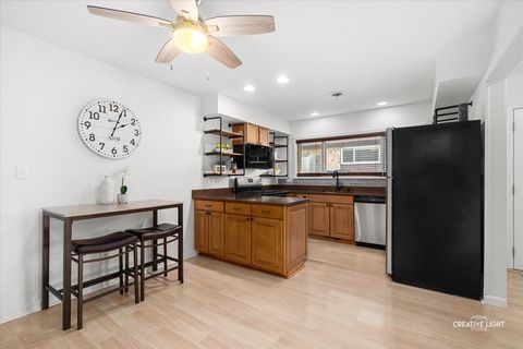 Tiny photo for 410 S Jackson Street, Batavia, IL 60510 (MLS # 12615872)