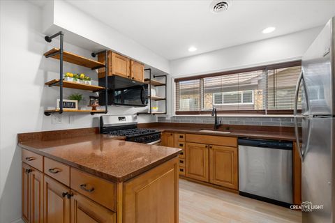 Tiny photo for 410 S Jackson Street, Batavia, IL 60510 (MLS # 12615872)