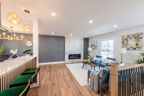 Tiny photo for 719 Webster Street, Algonquin, IL 60102 (MLS # 12585050)