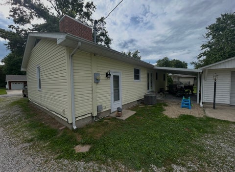 Tiny photo for 11 Holiday Terrace, Centralia, IL 62801 (MLS # 12682360)