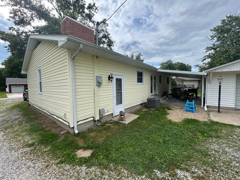 Tiny photo for 11 Holiday Terrace, Centralia, IL 62801 (MLS # 12682360)