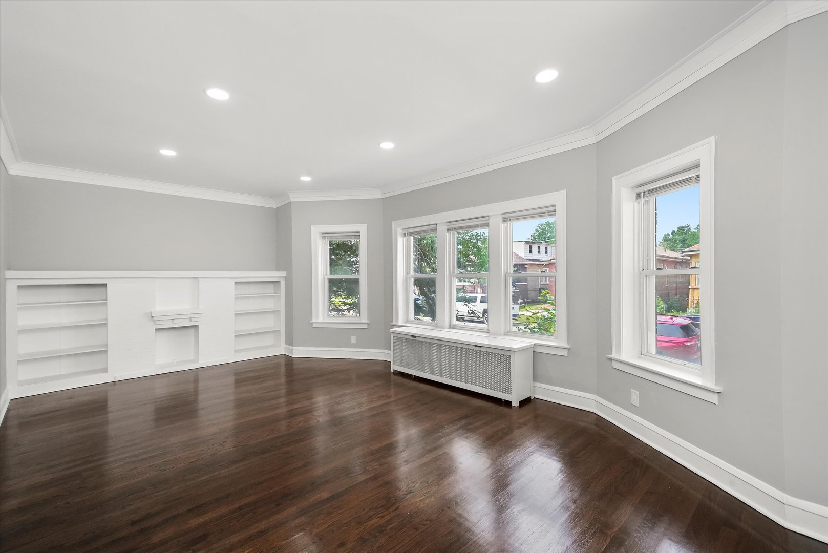 8101 S Kimbark Avenue