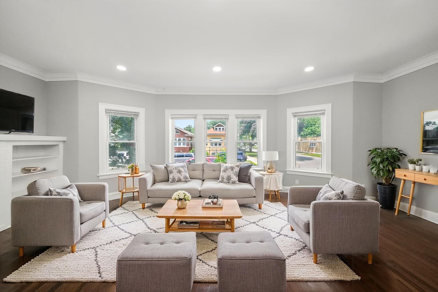 8101 S Kimbark Avenue