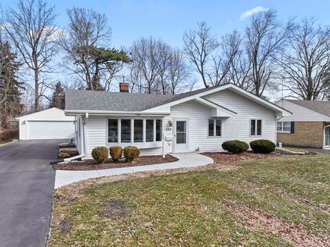 2 beds bed, 3 baths bath property at 460 e broadway avenue, crystal lake, IL 60014