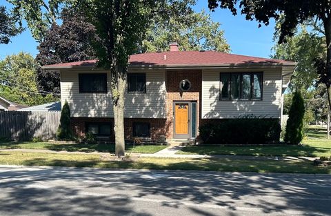 Photo of 318 Marshall Road, Bensenville, IL 60106 (MLS # 12484743)
