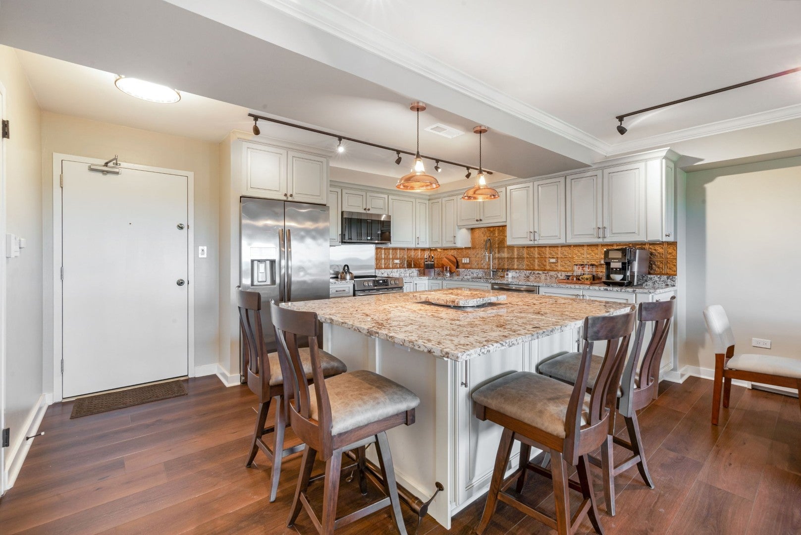 141 N LA GRANGE Road 1003