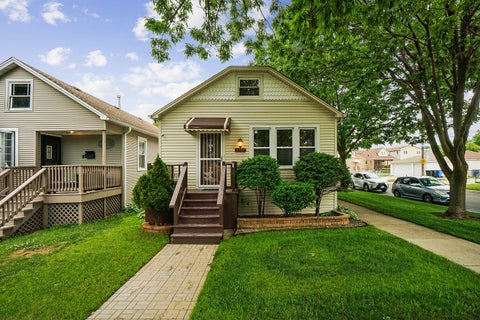Photo of 5758 N Moody Avenue, Chicago, IL 60646 (MLS # 12667164)