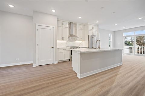 Tiny photo for 186 Lilah Court, Des Plaines, IL 60016 (MLS # 12600083)